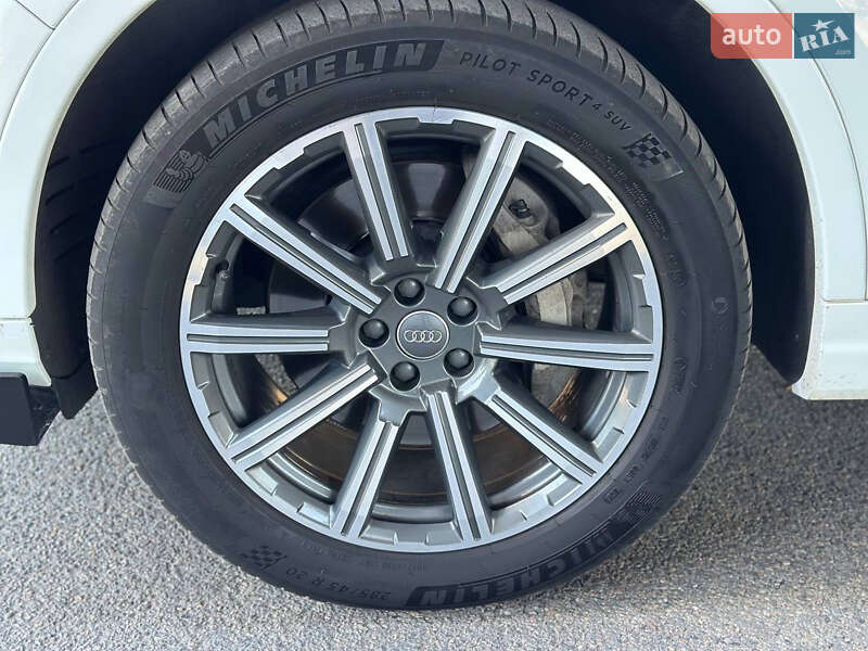 Внедорожник / Кроссовер Audi Q7 2016 в Днепре