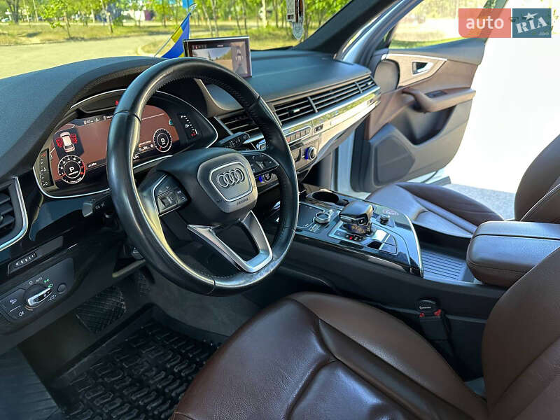 Внедорожник / Кроссовер Audi Q7 2016 в Днепре