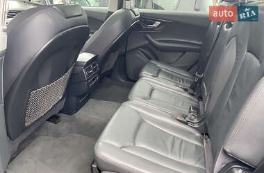 Внедорожник / Кроссовер Audi Q7 2017 в 