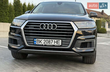 Позашляховик / Кросовер Audi Q7 2016 в Рівному