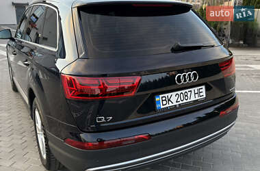 Внедорожник / Кроссовер Audi Q7 2016 в 