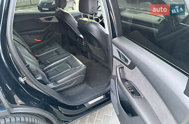 Внедорожник / Кроссовер Audi Q7 2016 в 