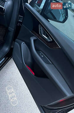 Позашляховик / Кросовер Audi Q7 2016 в 