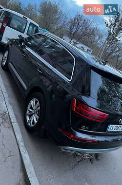 Позашляховик / Кросовер Audi Q7 2016 в 