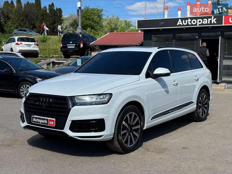 Позашляховик / Кросовер Audi Q7 2017 в 