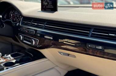 Позашляховик / Кросовер Audi Q7 2017 в 