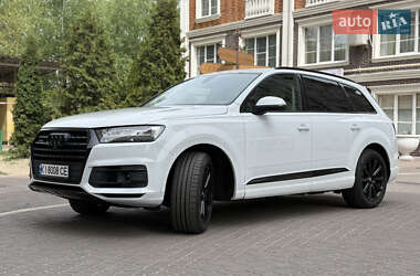 Внедорожник / Кроссовер Audi Q7 2017 в 