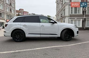 Внедорожник / Кроссовер Audi Q7 2017 в 