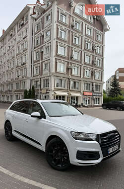Внедорожник / Кроссовер Audi Q7 2017 в 