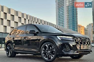 Позашляховик / Кросовер Audi Q7 2024 в 