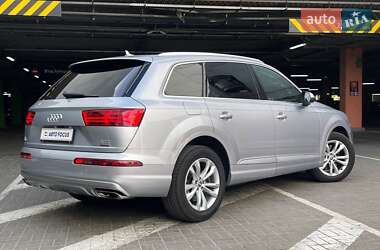 Внедорожник / Кроссовер Audi Q7 2016 в 