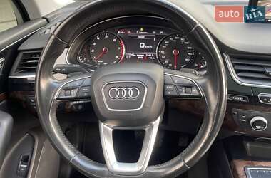 Внедорожник / Кроссовер Audi Q7 2016 в 