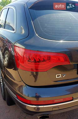Внедорожник / Кроссовер Audi Q7 2013 в 