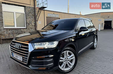 Позашляховик / Кросовер Audi Q7 2015 в 