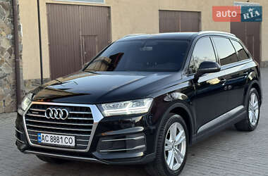 Позашляховик / Кросовер Audi Q7 2015 в 