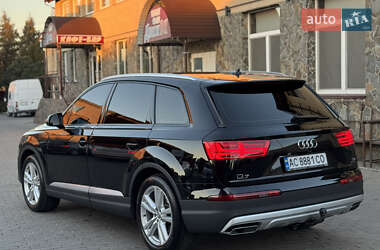 Позашляховик / Кросовер Audi Q7 2015 в 