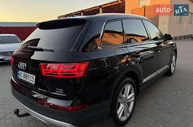 Позашляховик / Кросовер Audi Q7 2015 в 