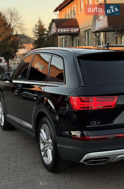 Позашляховик / Кросовер Audi Q7 2015 в 