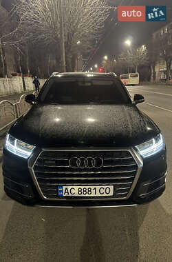 Позашляховик / Кросовер Audi Q7 2015 в 