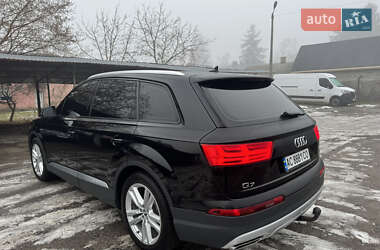 Позашляховик / Кросовер Audi Q7 2015 в 