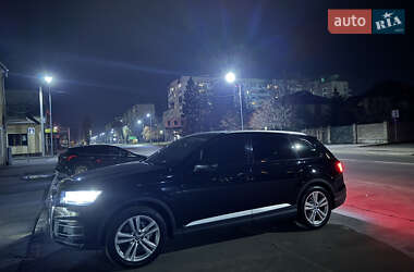 Позашляховик / Кросовер Audi Q7 2015 в 