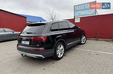 Позашляховик / Кросовер Audi Q7 2015 в 