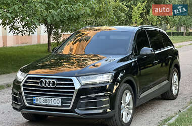Позашляховик / Кросовер Audi Q7 2015 в 
