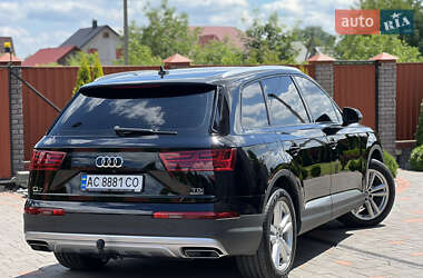 Позашляховик / Кросовер Audi Q7 2015 в 