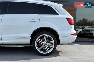 Внедорожник / Кроссовер Audi Q7 2015 в 
