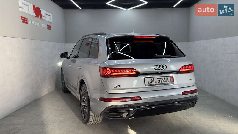 Позашляховик / Кросовер Audi Q7 2020 в Сваляві