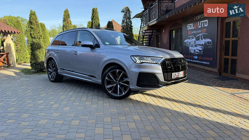Позашляховик / Кросовер Audi Q7 2020 в Сваляві