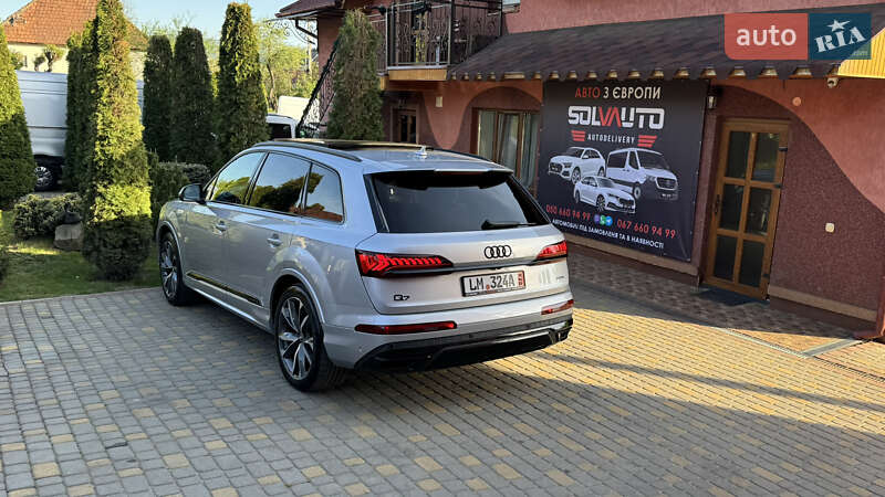 Позашляховик / Кросовер Audi Q7 2020 в Сваляві