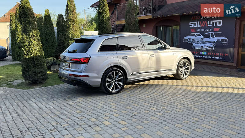 Позашляховик / Кросовер Audi Q7 2020 в Сваляві