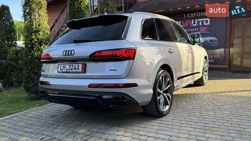Позашляховик / Кросовер Audi Q7 2020 в Сваляві