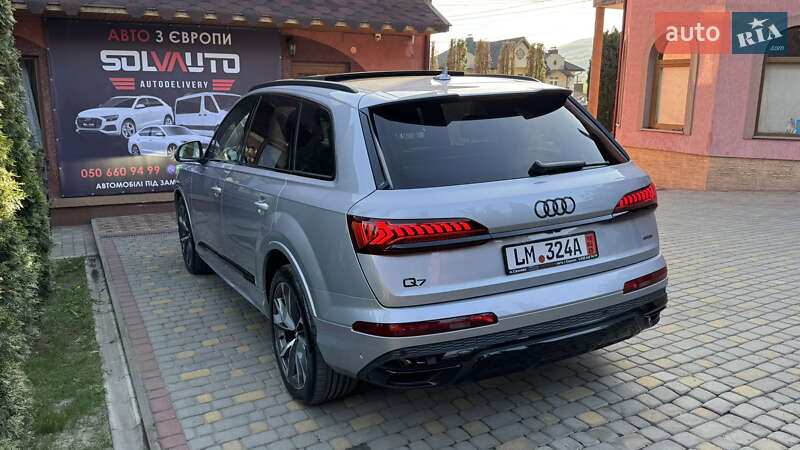 Позашляховик / Кросовер Audi Q7 2020 в Сваляві
