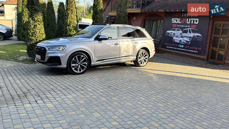Позашляховик / Кросовер Audi Q7 2020 в Сваляві