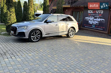 Внедорожник / Кроссовер Audi Q7 2020 в 