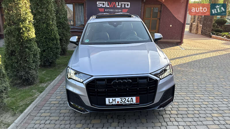 Позашляховик / Кросовер Audi Q7 2020 в Сваляві