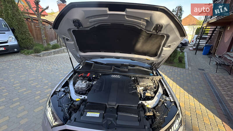 Позашляховик / Кросовер Audi Q7 2020 в Сваляві