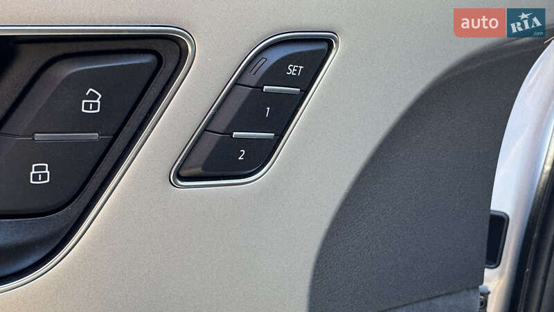 Позашляховик / Кросовер Audi Q7 2020 в Сваляві