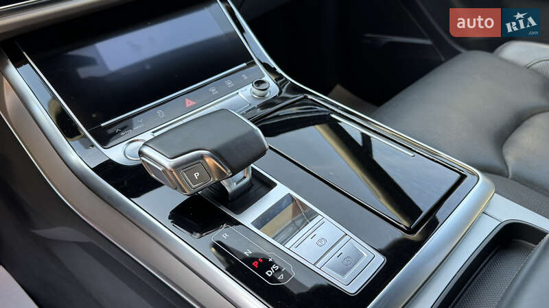 Позашляховик / Кросовер Audi Q7 2020 в Сваляві