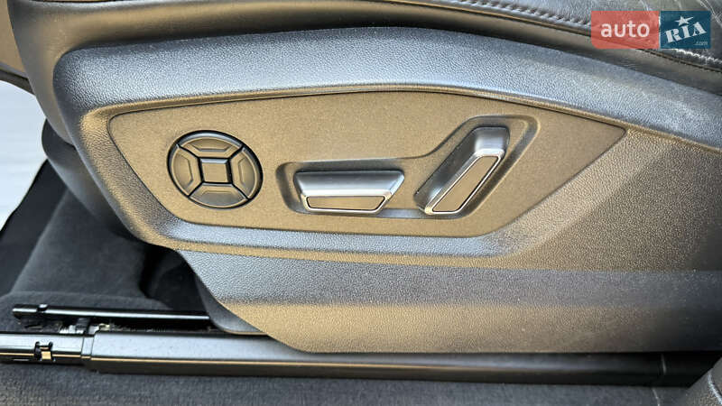 Позашляховик / Кросовер Audi Q7 2020 в Сваляві