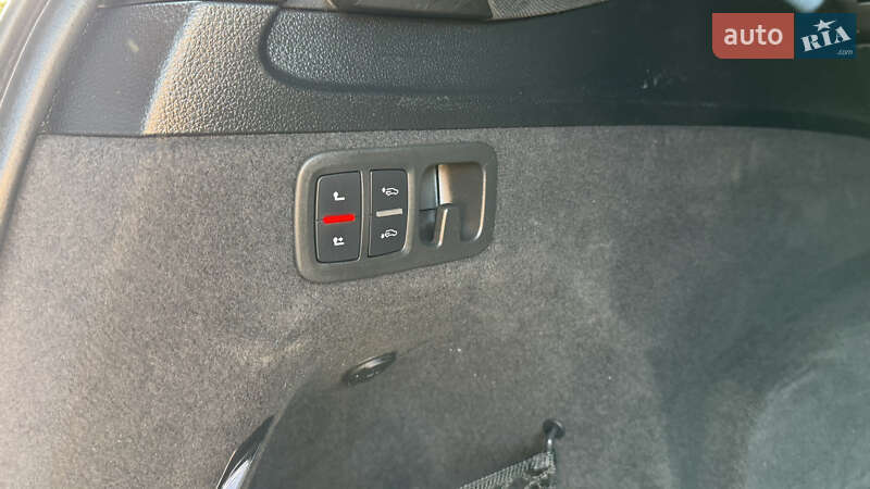 Позашляховик / Кросовер Audi Q7 2020 в Сваляві