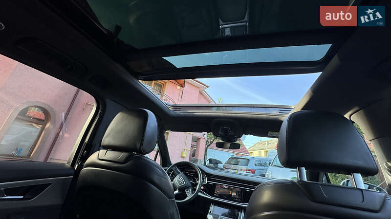 Позашляховик / Кросовер Audi Q7 2020 в Сваляві