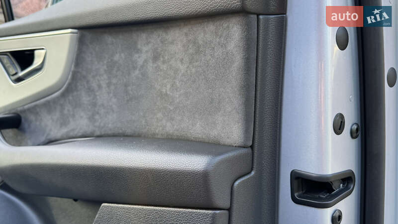 Позашляховик / Кросовер Audi Q7 2020 в Сваляві