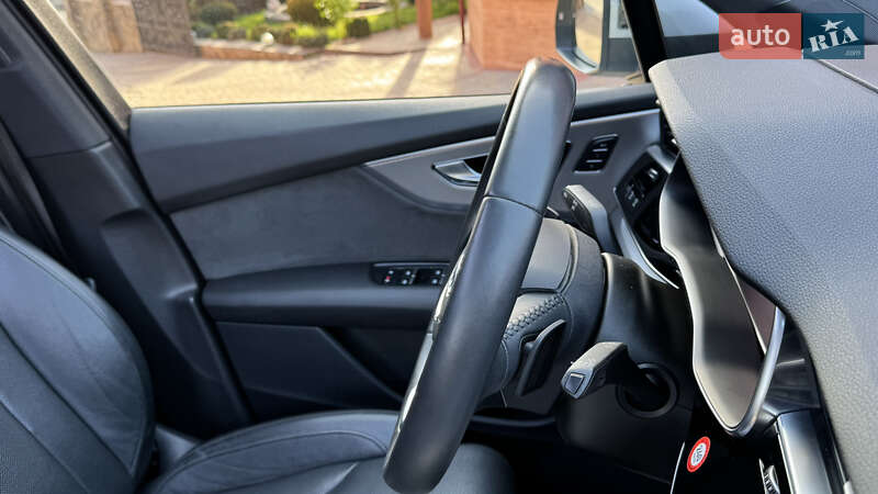 Позашляховик / Кросовер Audi Q7 2020 в Сваляві