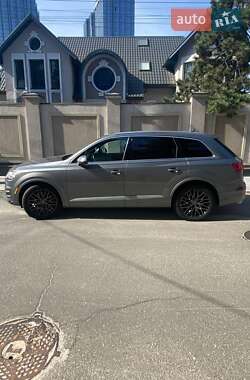 Позашляховик / Кросовер Audi Q7 2017 в 