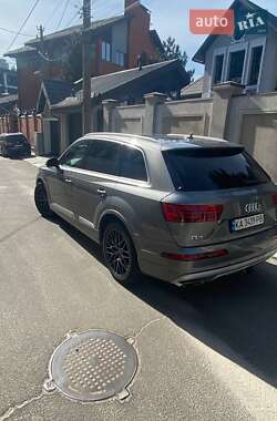 Позашляховик / Кросовер Audi Q7 2017 в 
