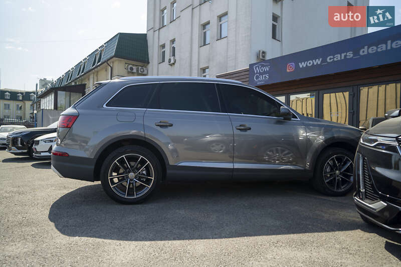 Внедорожник / Кроссовер Audi Q7 2016 в Киеве