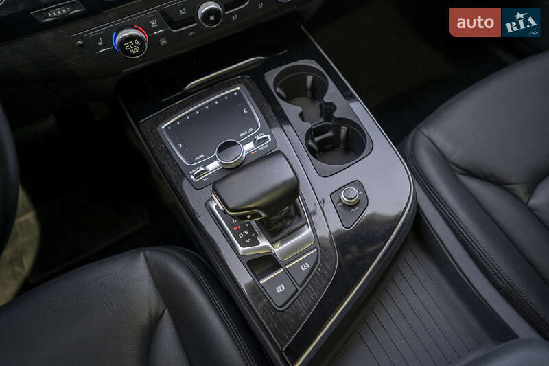 Внедорожник / Кроссовер Audi Q7 2016 в Киеве